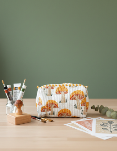 Trousse matelassée en coton blockprint indien artisanal motif champignon