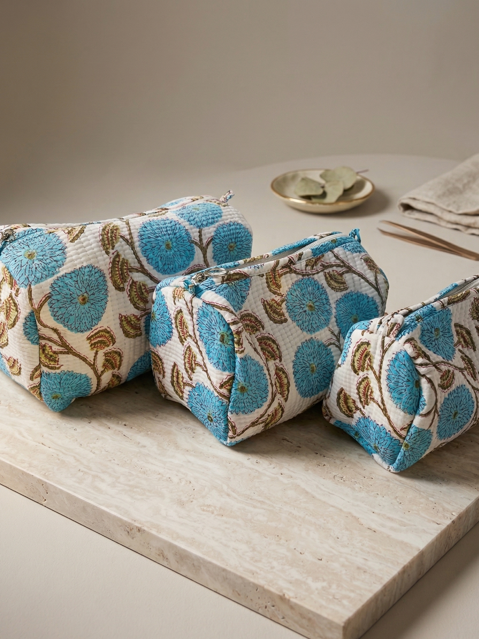 Trousse de toilette matelassée – Motif Floral "Bleu Turquoise" en blockprint indien