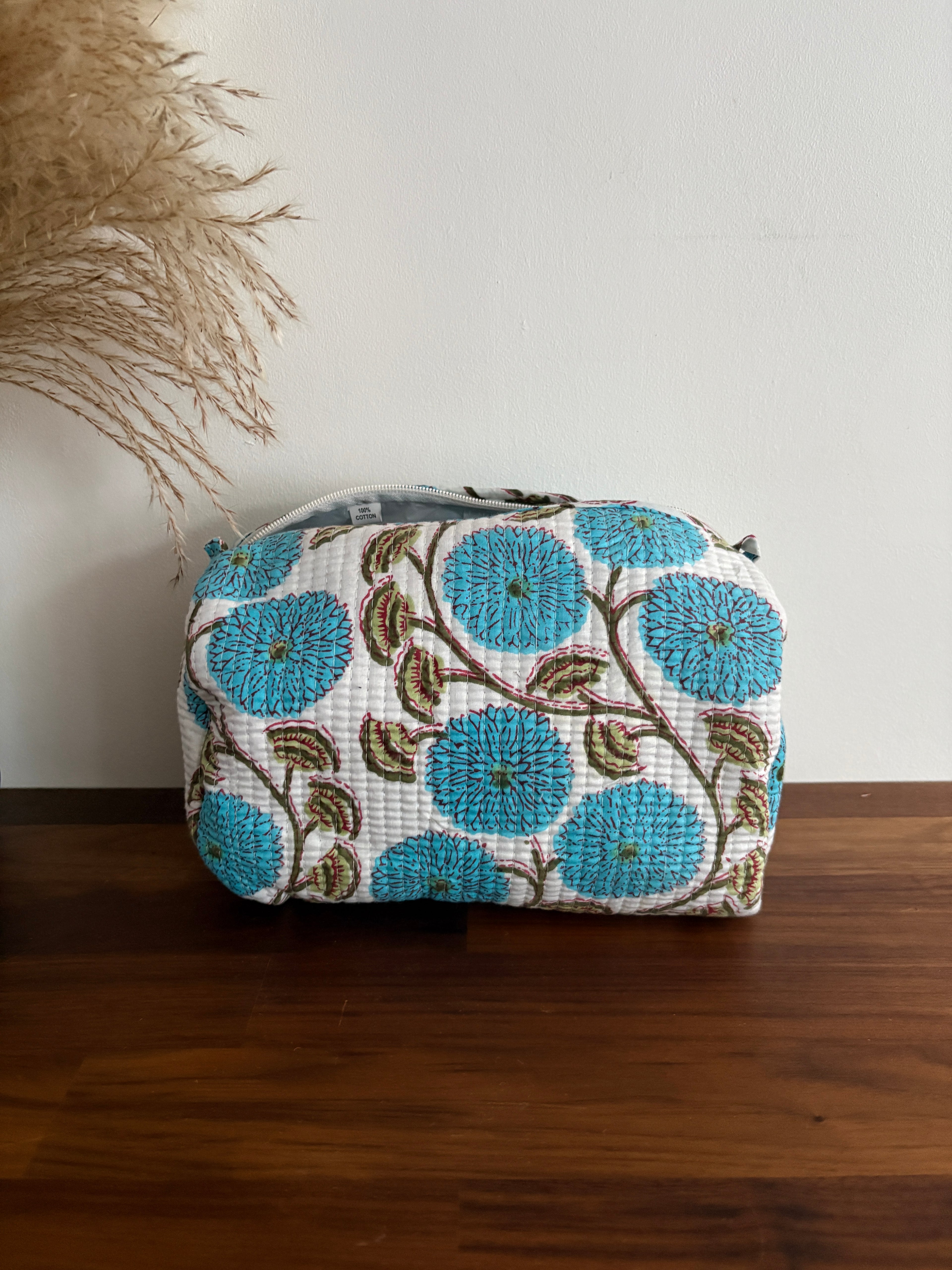 Trousse de toilette matelassée – Motif Floral "Bleu Turquoise" en blockprint indien