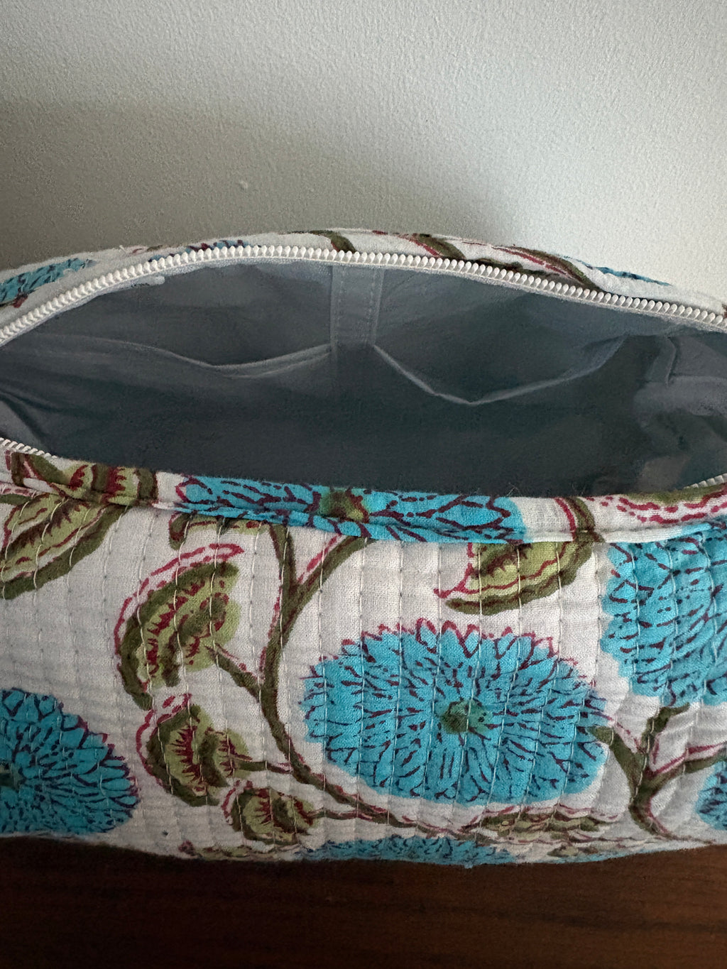 Trousse de toilette matelassée – Motif Floral "Bleu Turquoise" en blockprint indien