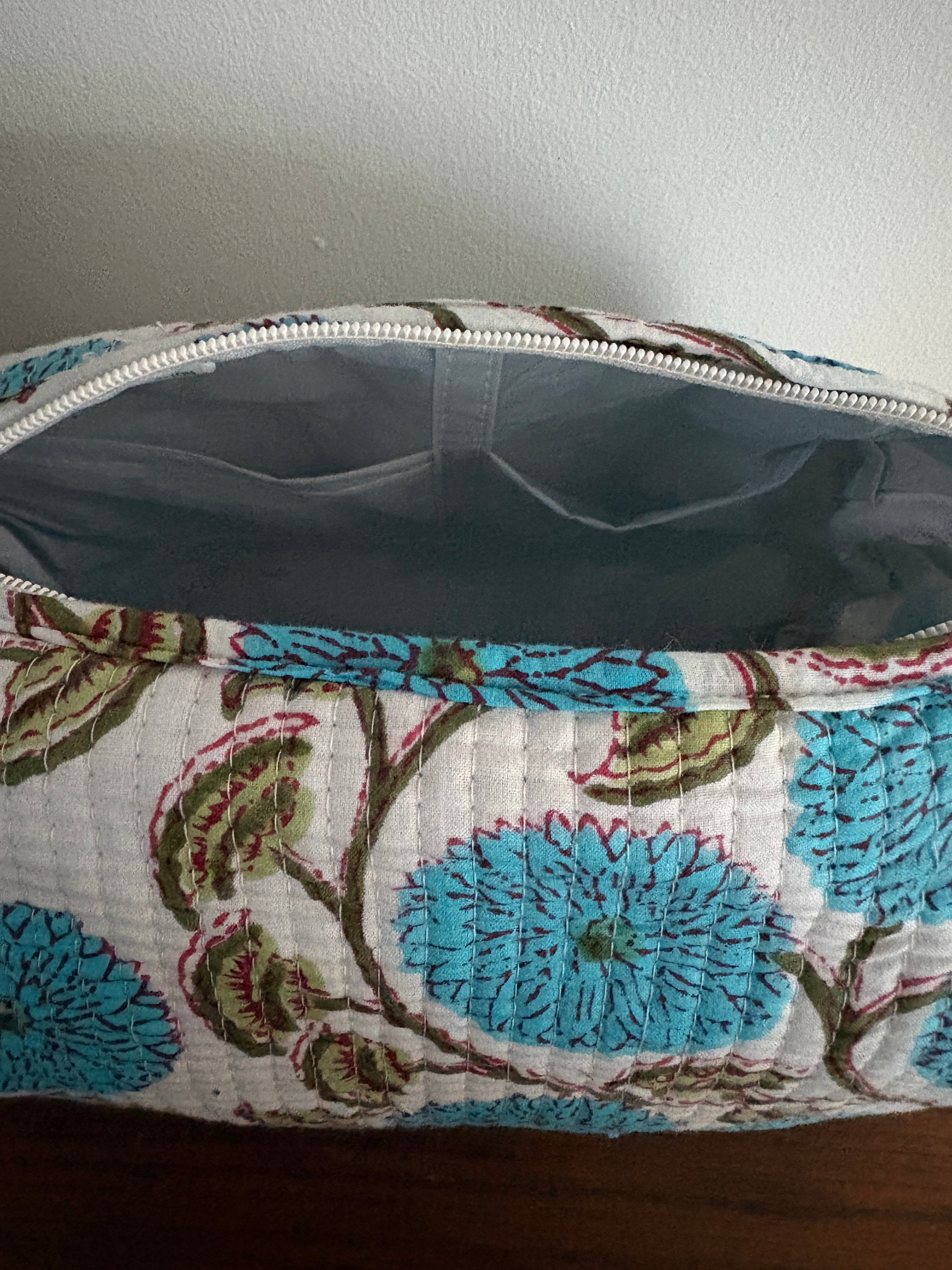 Trousse de toilette matelassée – Motif Floral "Bleu Turquoise" en blockprint indien