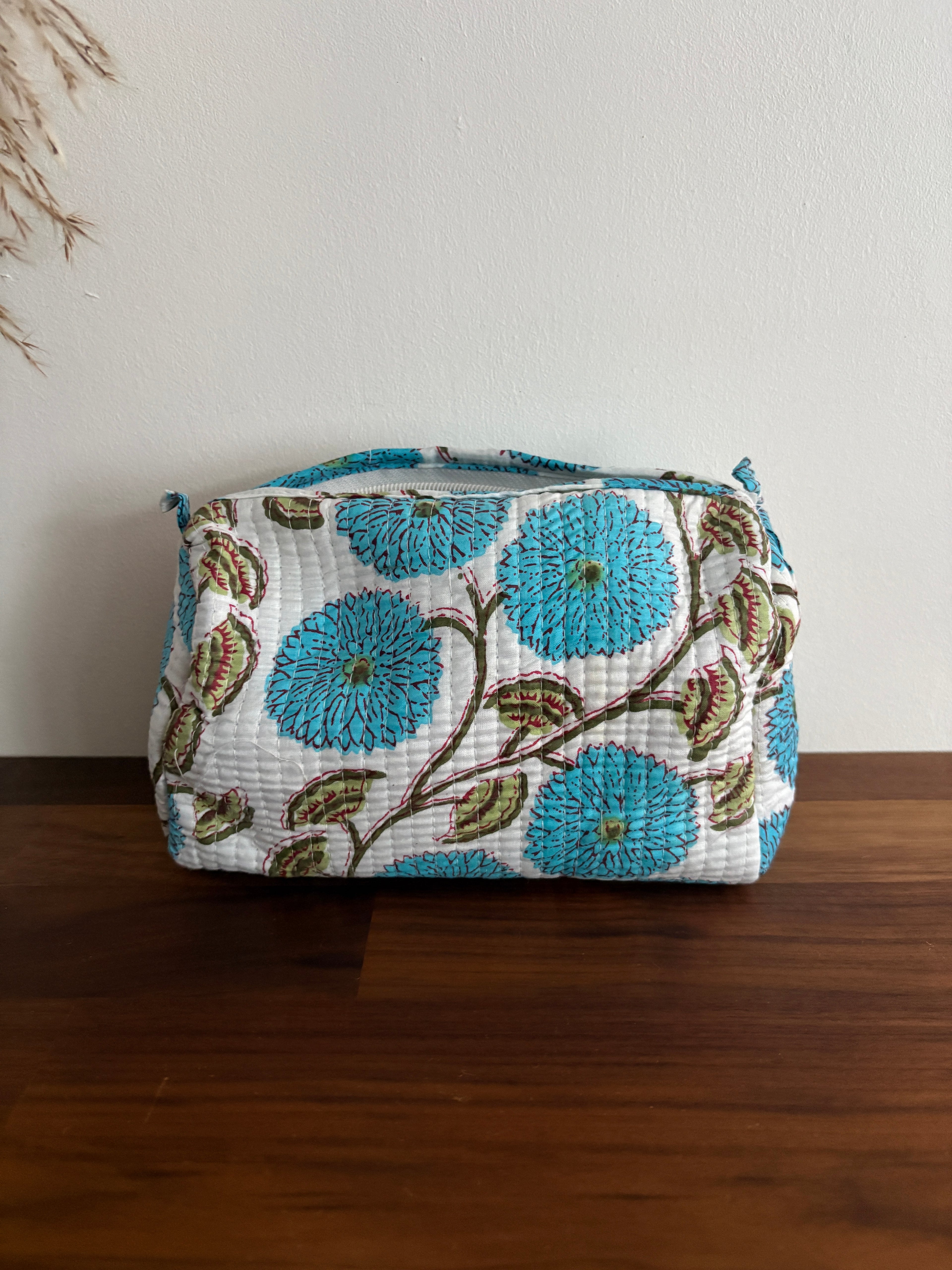 Trousse de toilette matelassée – Motif Floral "Bleu Turquoise" en blockprint indien