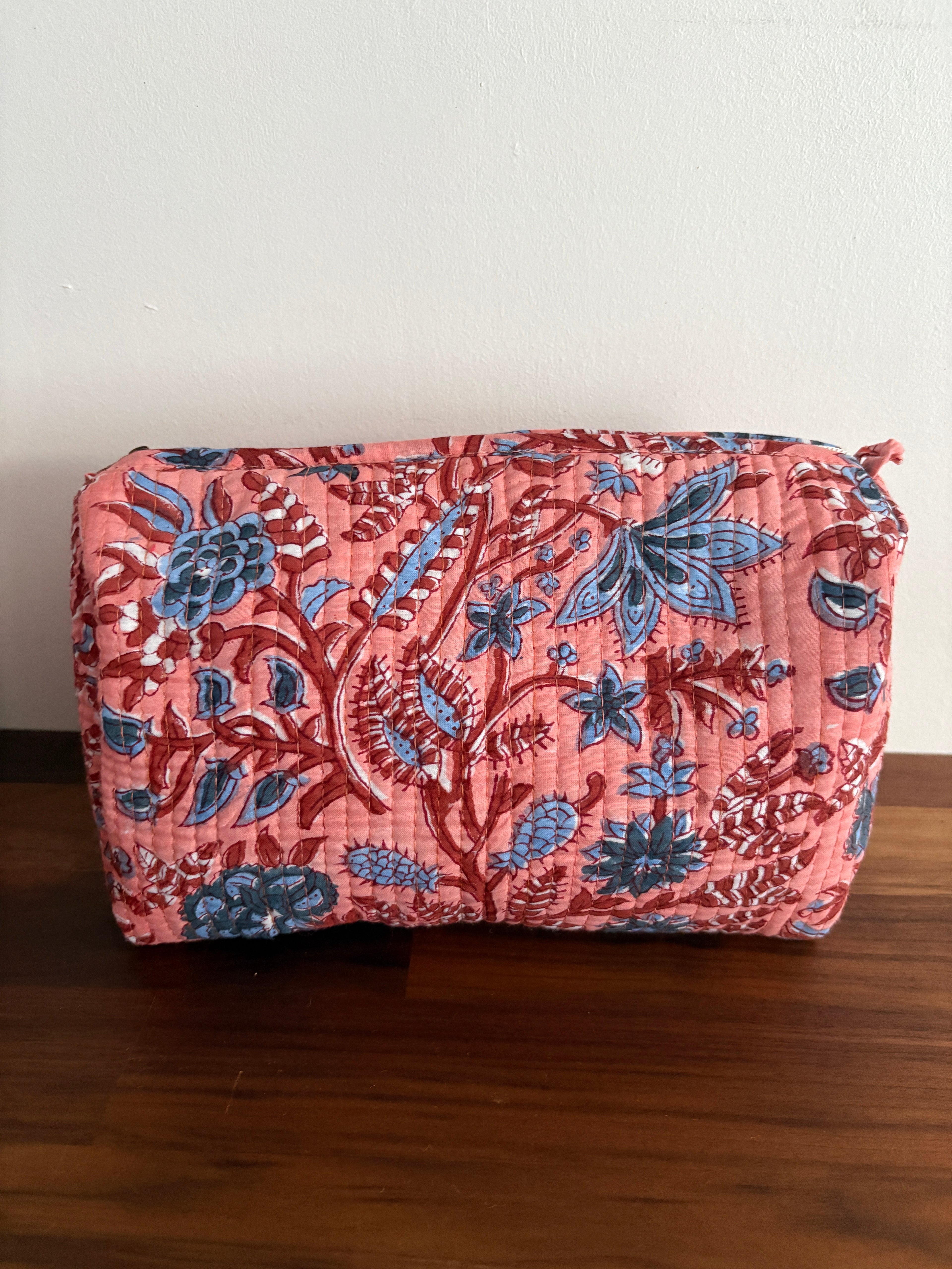 Trousse de toilette en coton matelassé imprimé fleurs blockprint indien collection artisanale