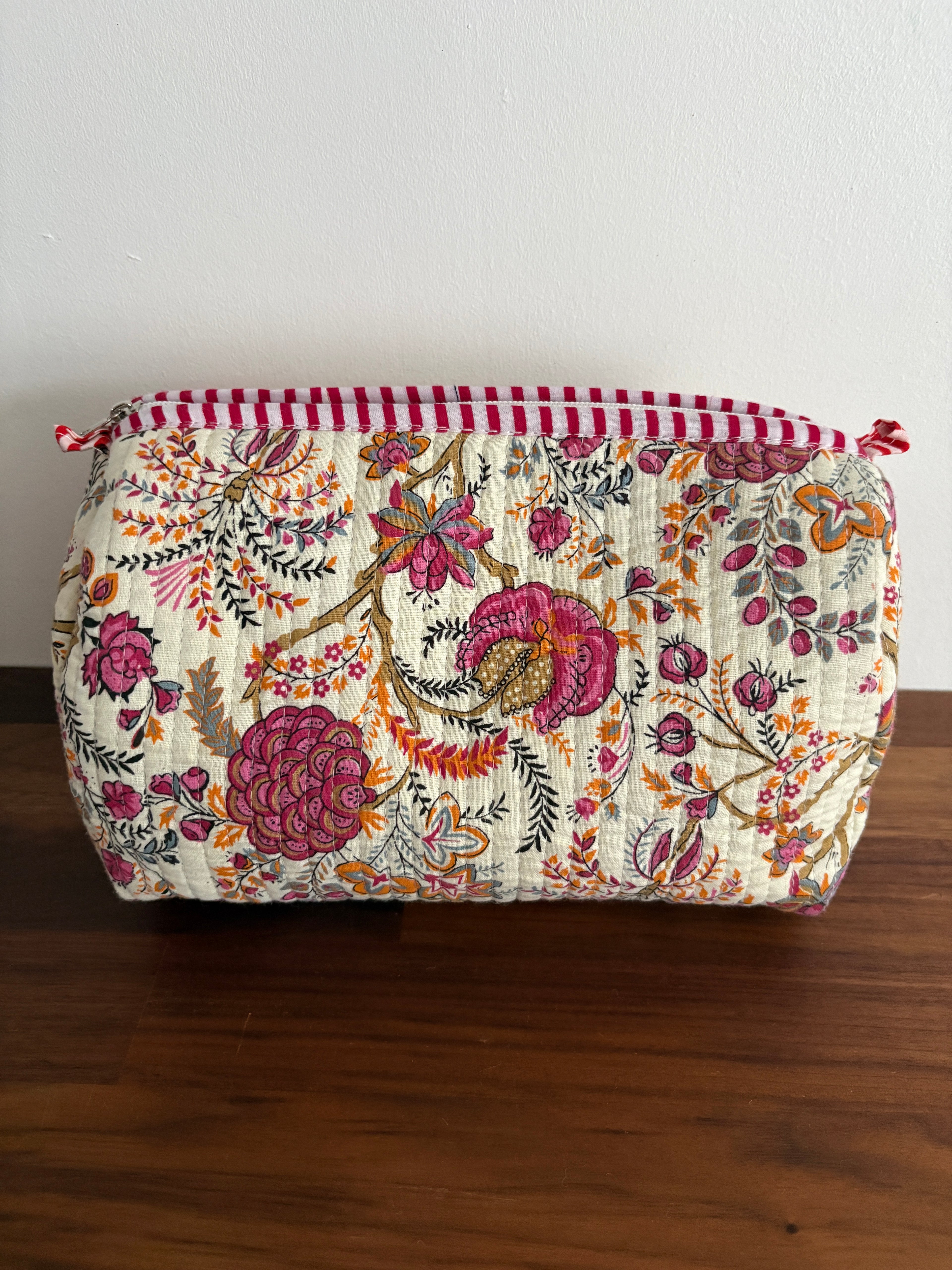 Trousse de toilette en coton matelassé imprimé fleurs blockprint indien collection artisanale