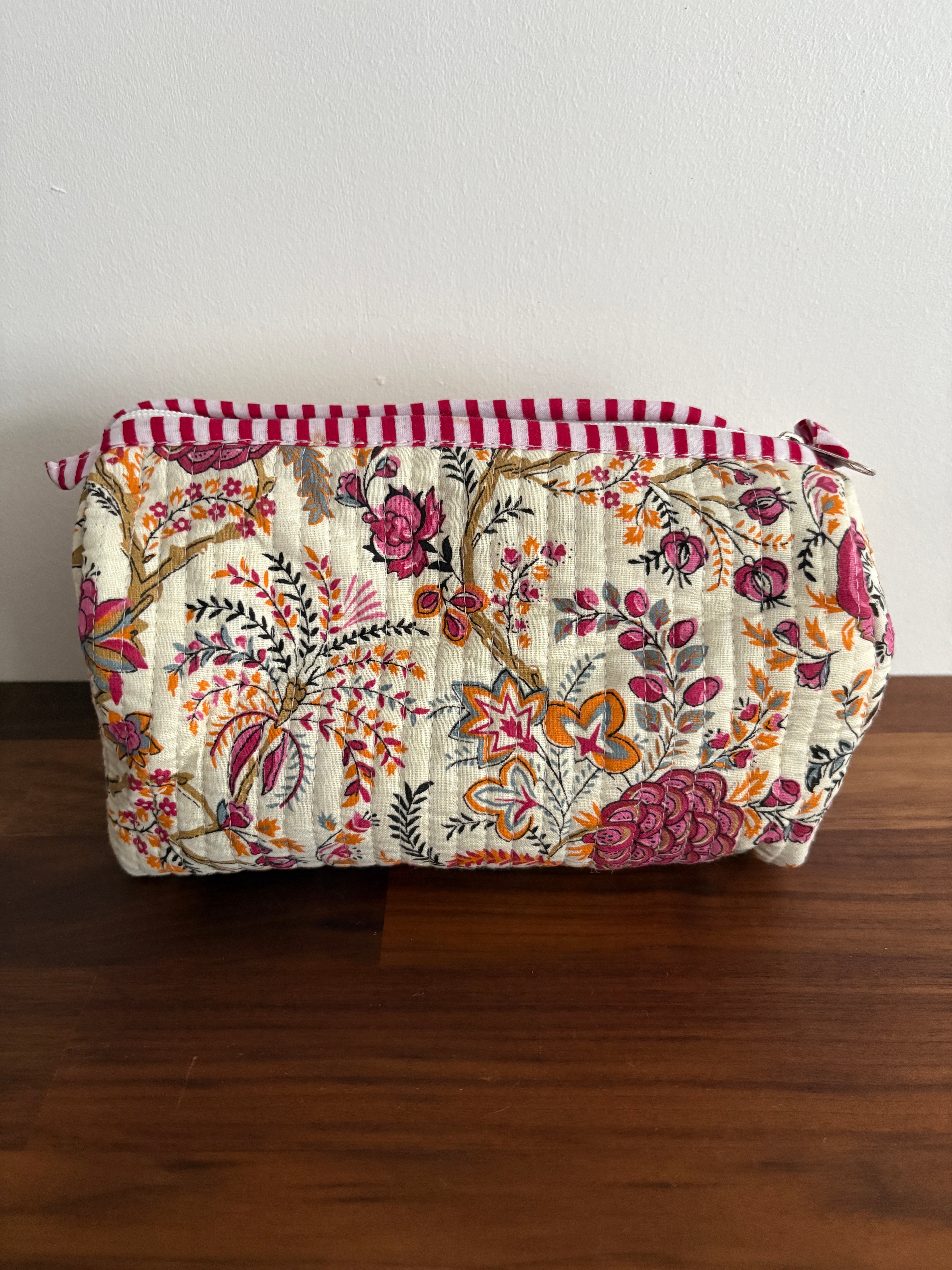 Trousse de toilette en coton matelassé imprimé fleurs blockprint indien collection artisanale