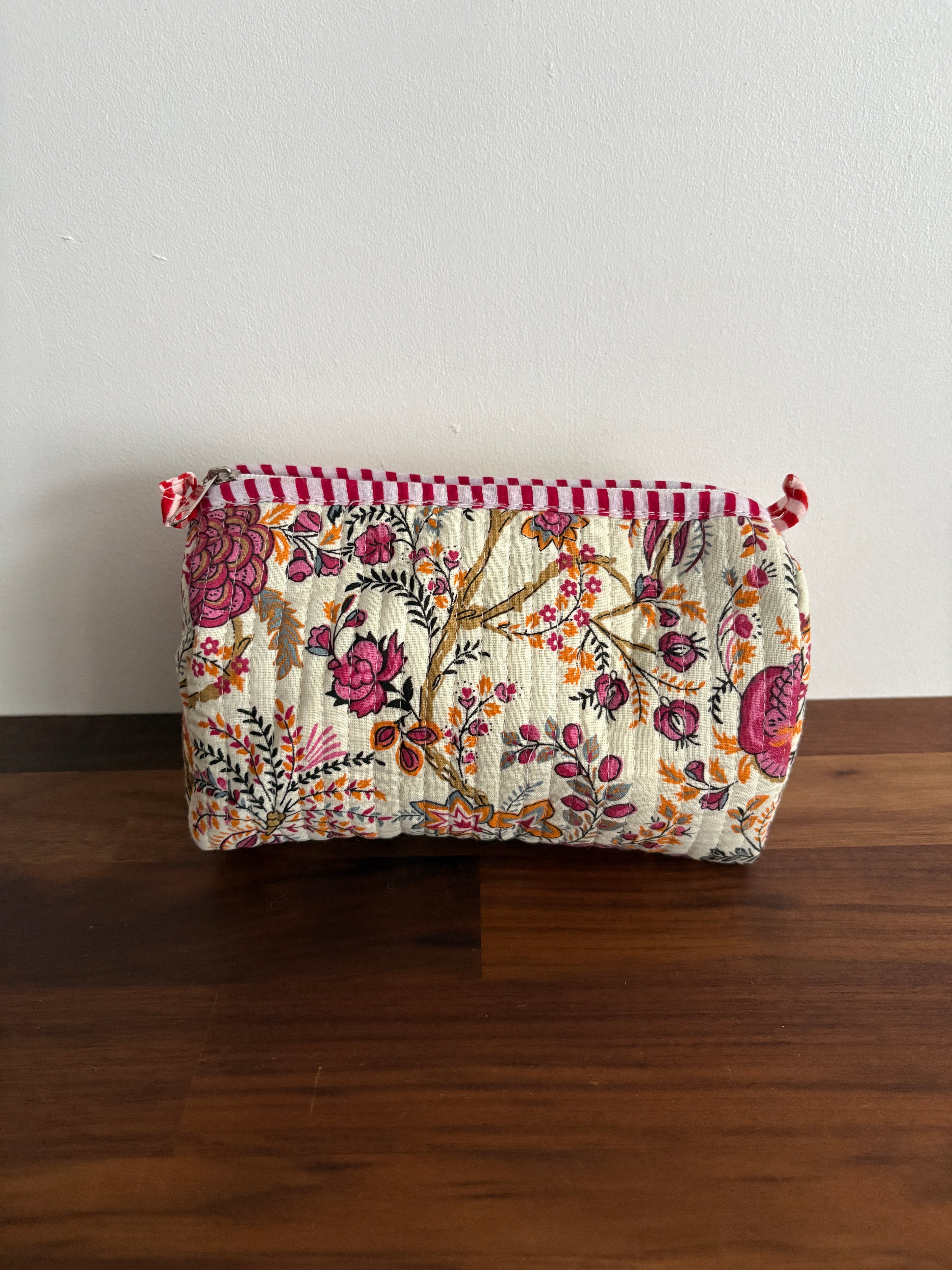 Trousse de toilette en coton matelassé imprimé fleurs blockprint indien collection artisanale