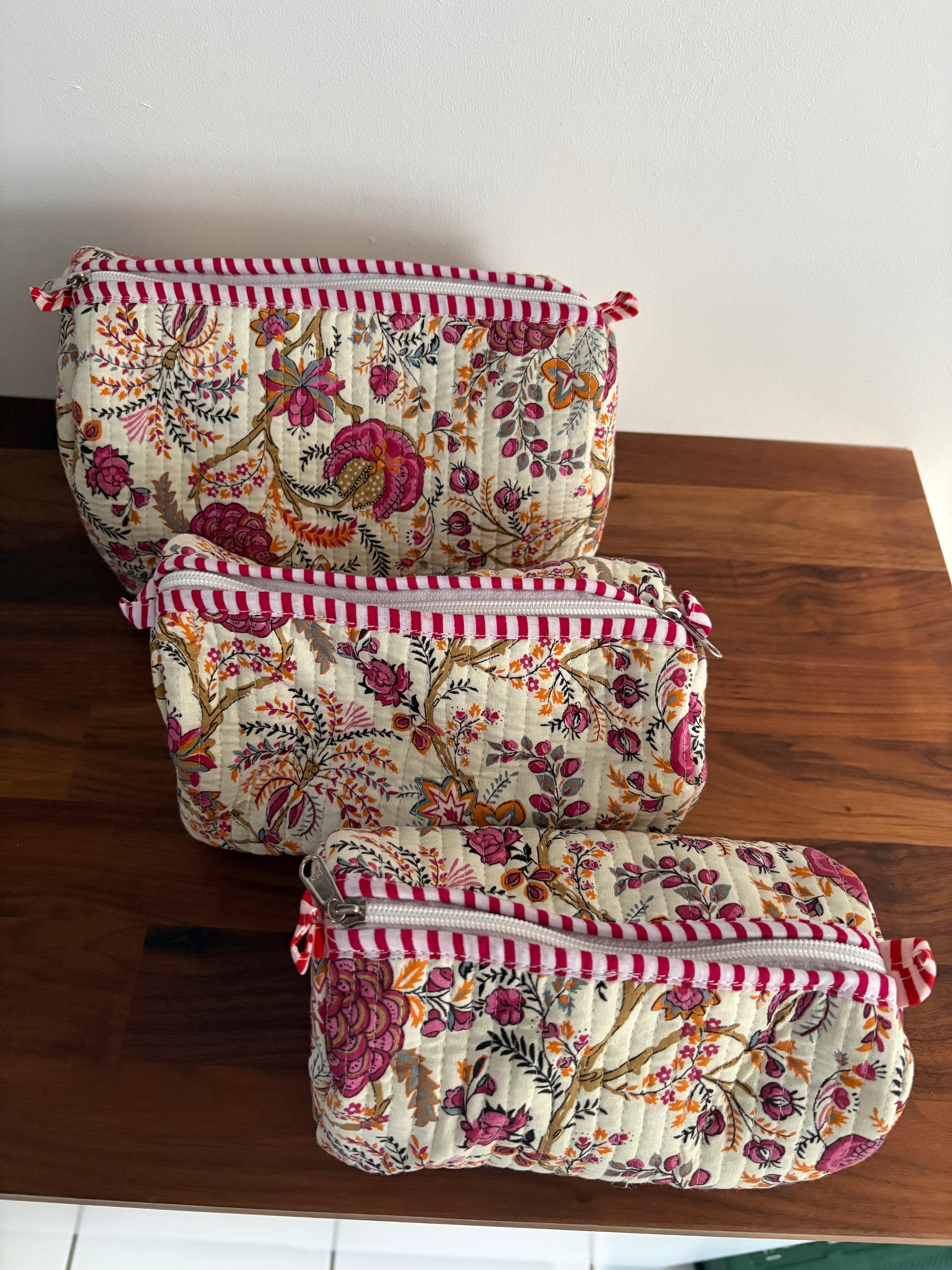 Trousse de toilette en coton matelassé imprimé fleurs blockprint indien collection artisanale
