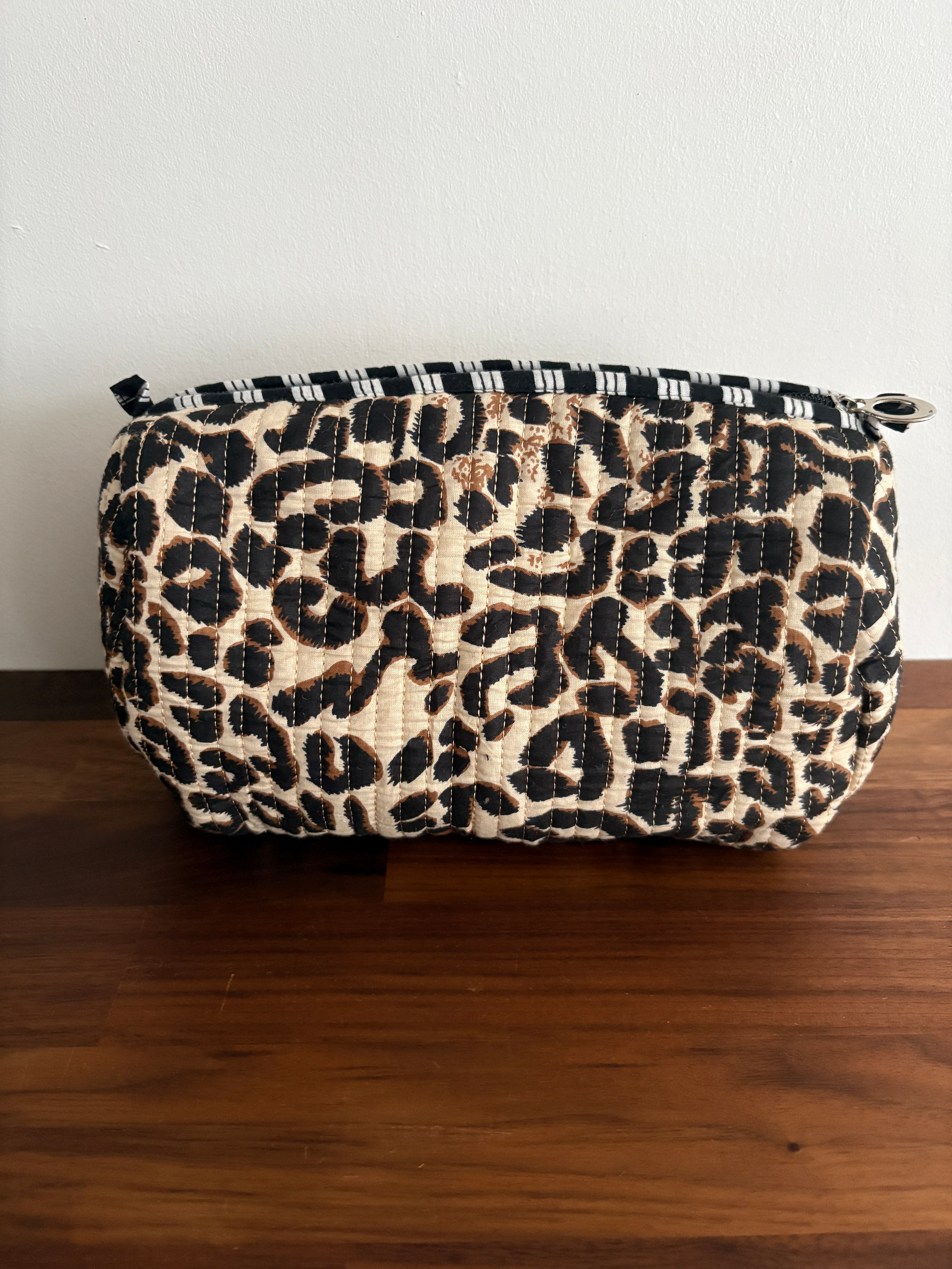 Trousse de toilette en coton matelassé  "Fauve de Sable "