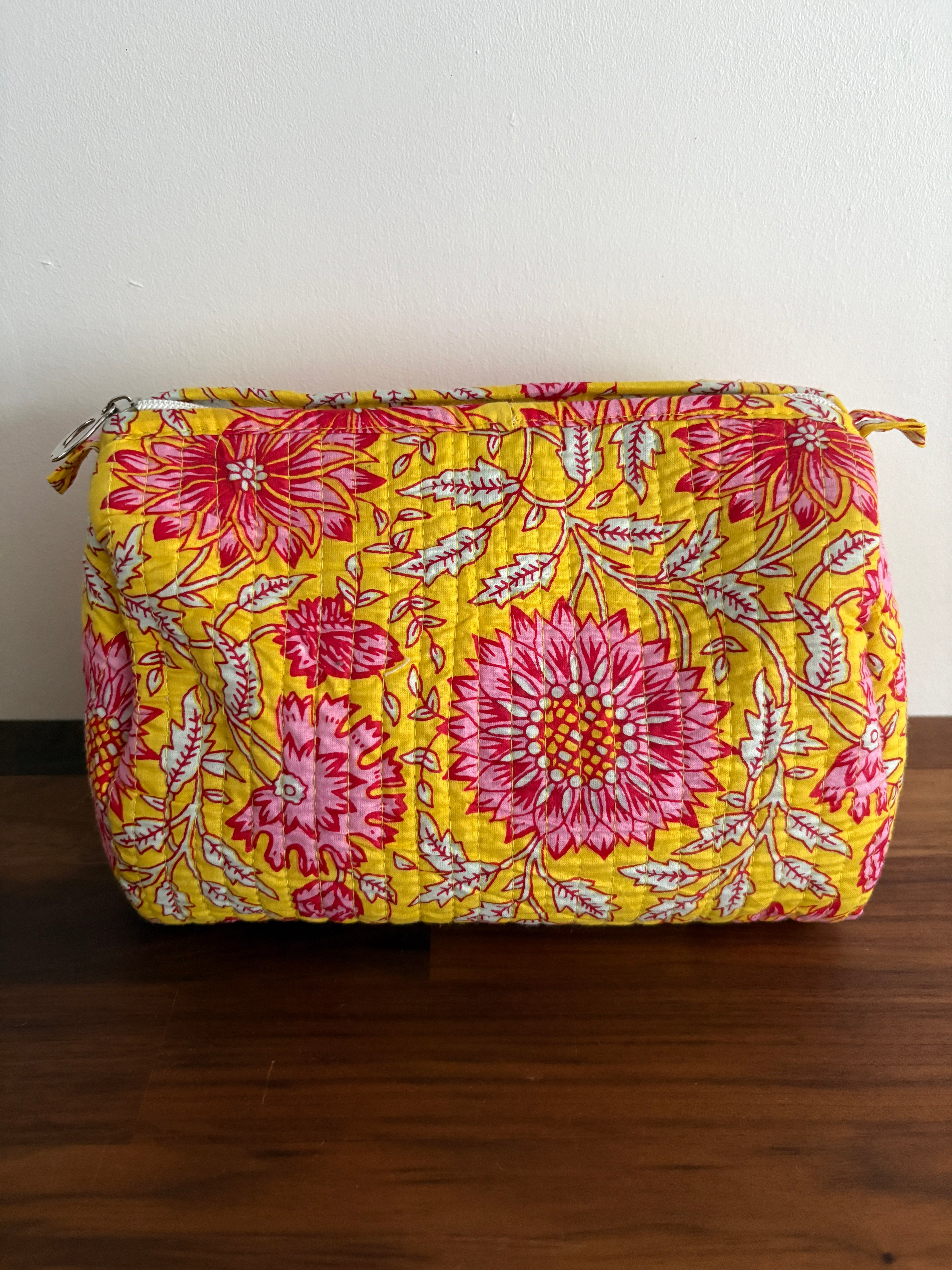 Trousse de toilette en coton matelassé jaune blockprint indien collection artisanale