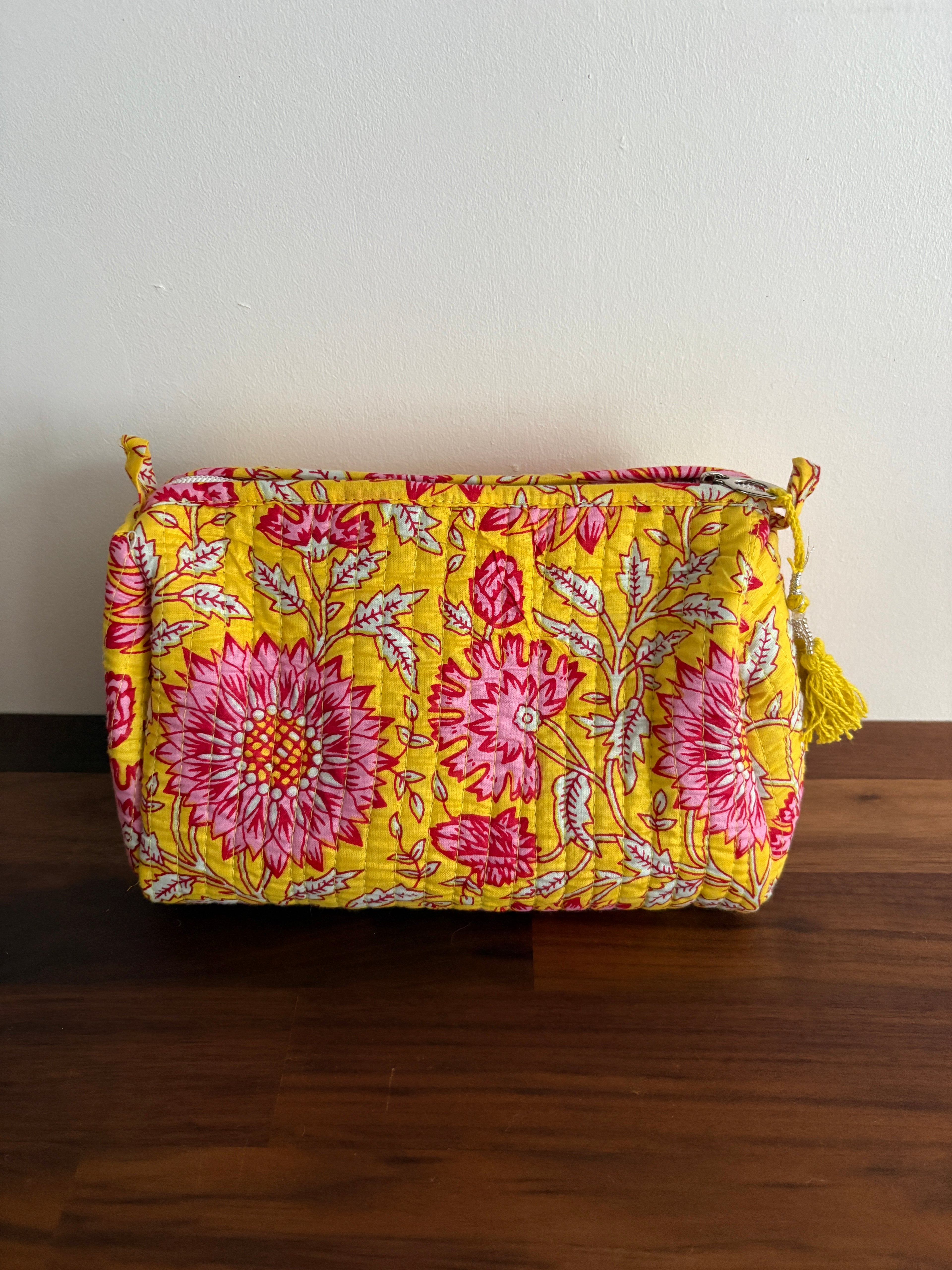 Trousse de toilette en coton matelassé jaune blockprint indien collection artisanale
