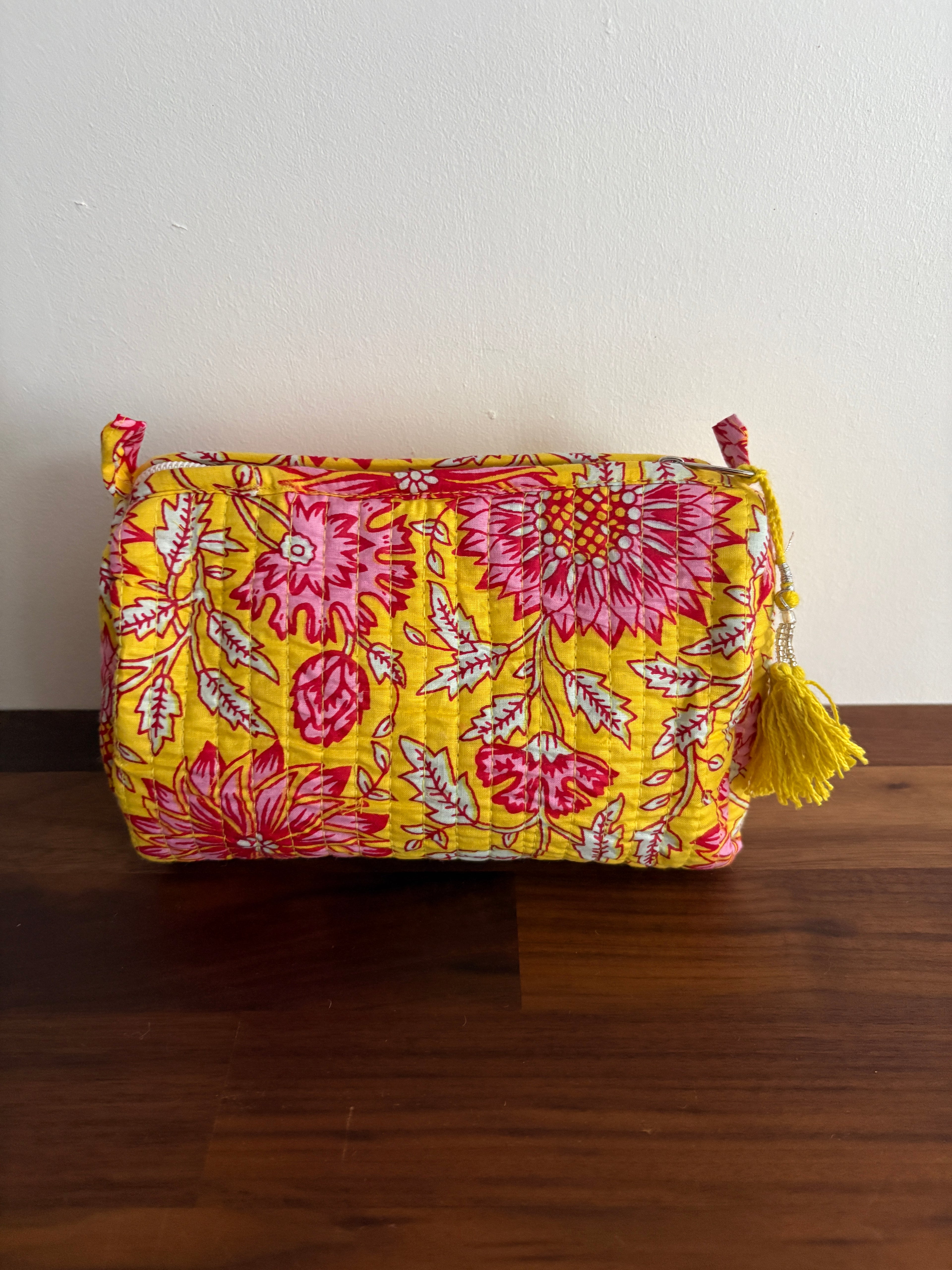 Trousse de toilette en coton matelassé jaune blockprint indien collection artisanale