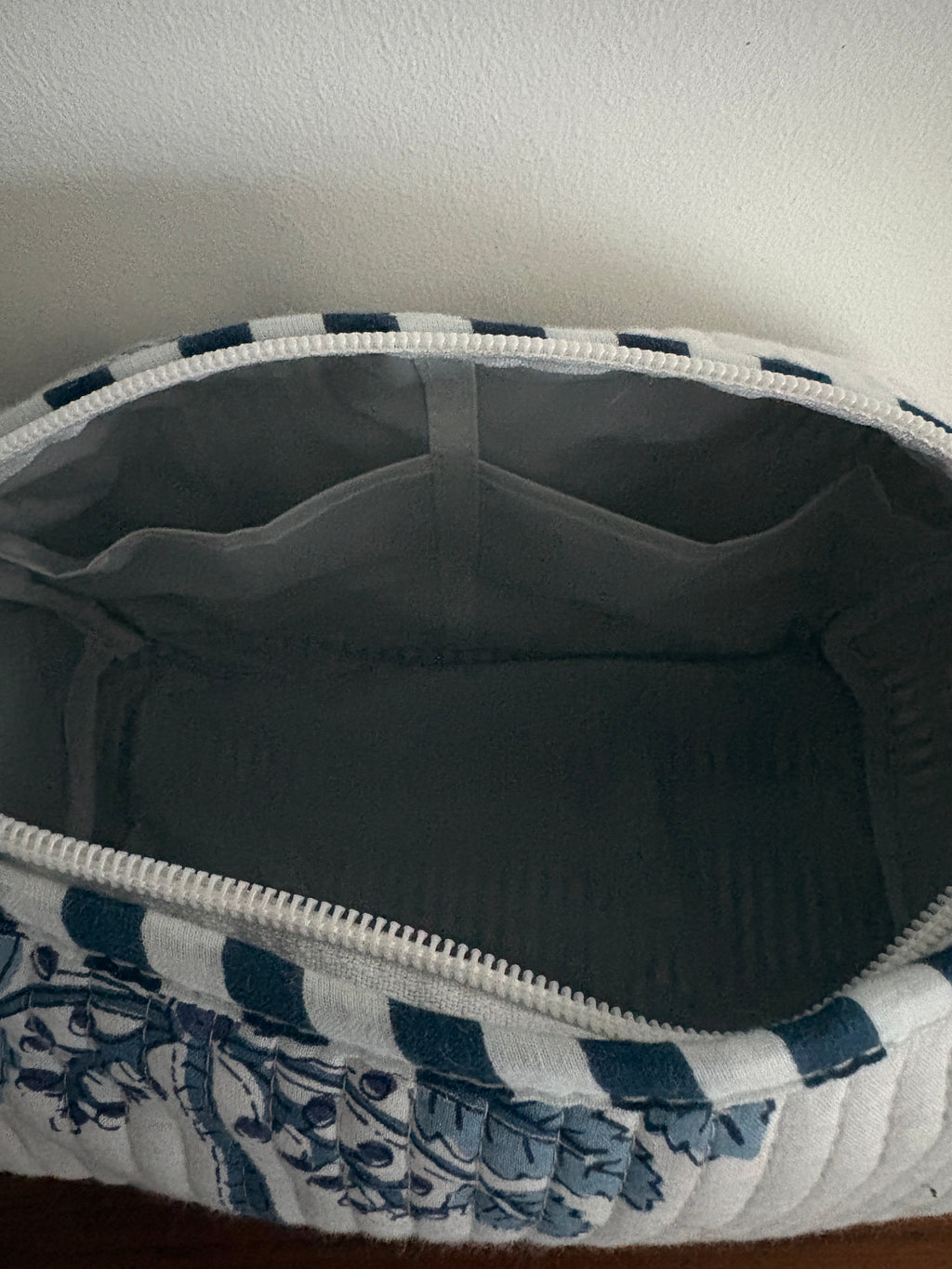 Trousse de toilette en coton matelassé  "Palmier" bleu