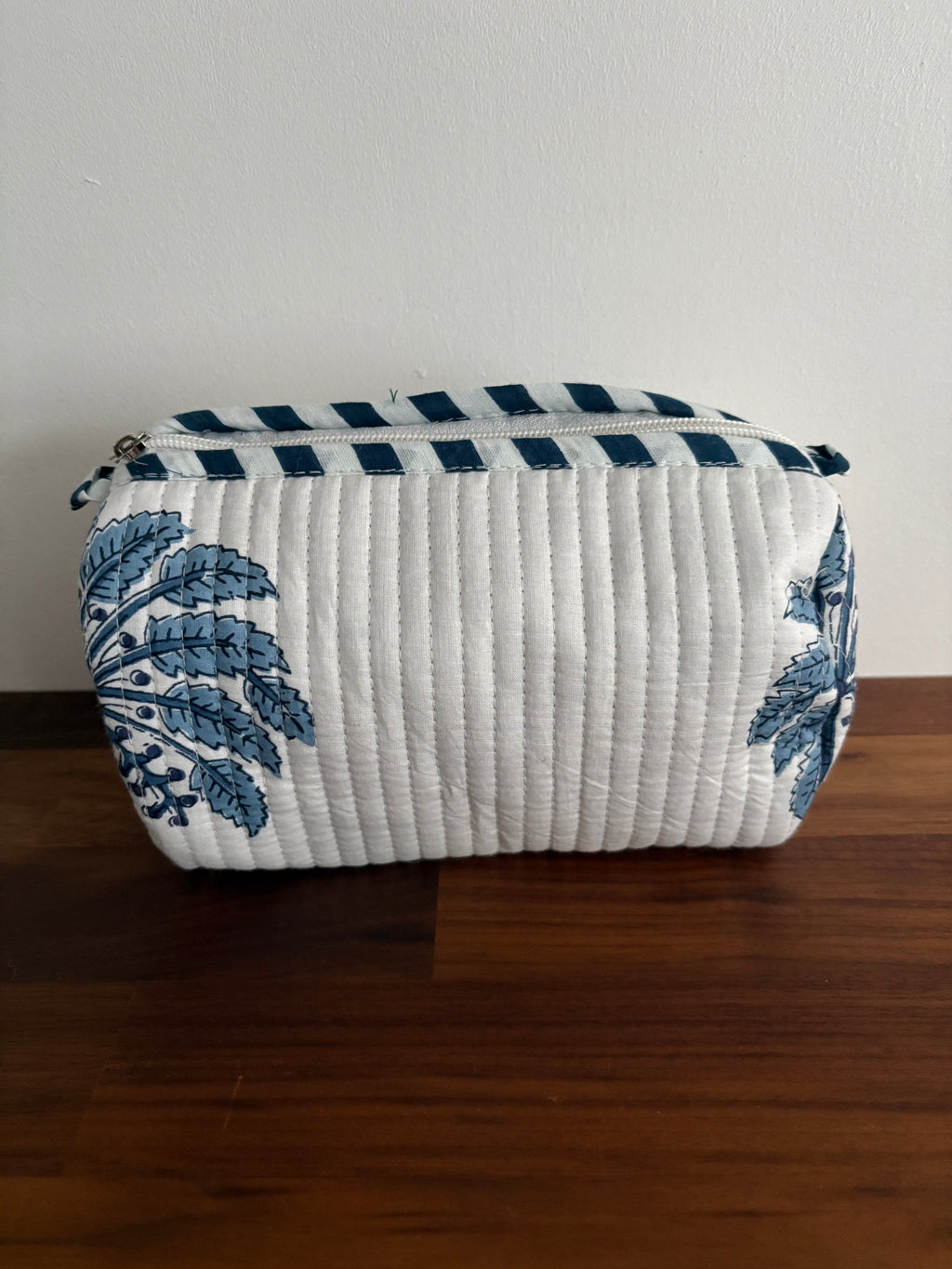 Trousse de toilette en coton matelassé  "Palmier" bleu