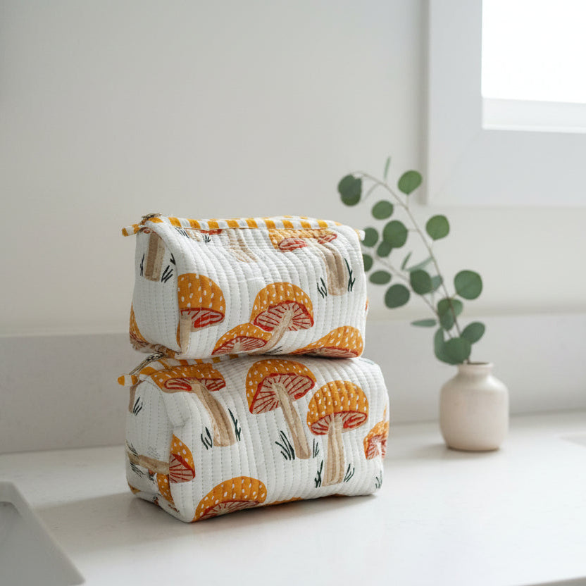 Trousse matelassée en coton blockprint indien artisanal motif champignon
