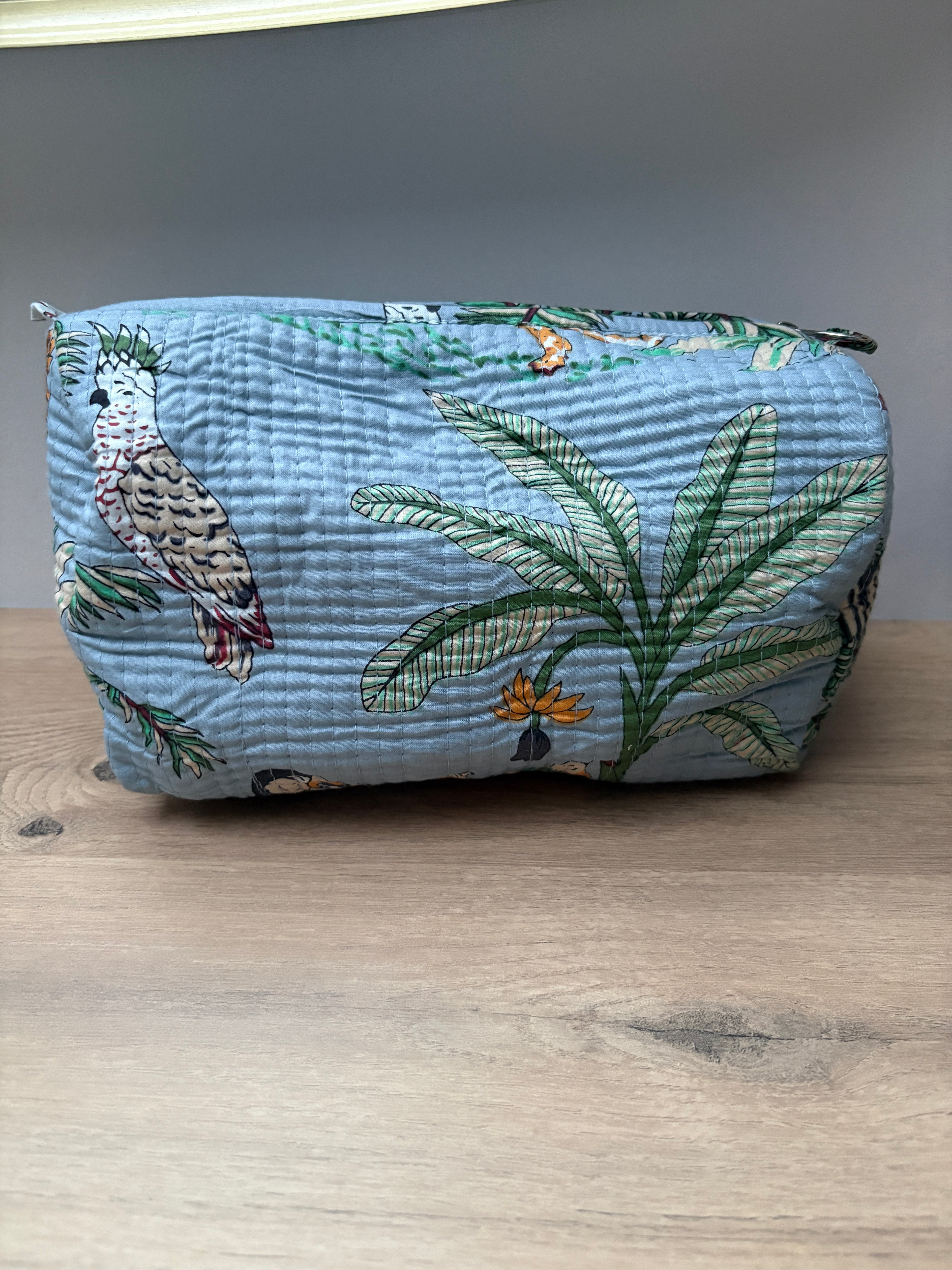 Trousse de toilette en coton matelassé "Jungle Bleue"