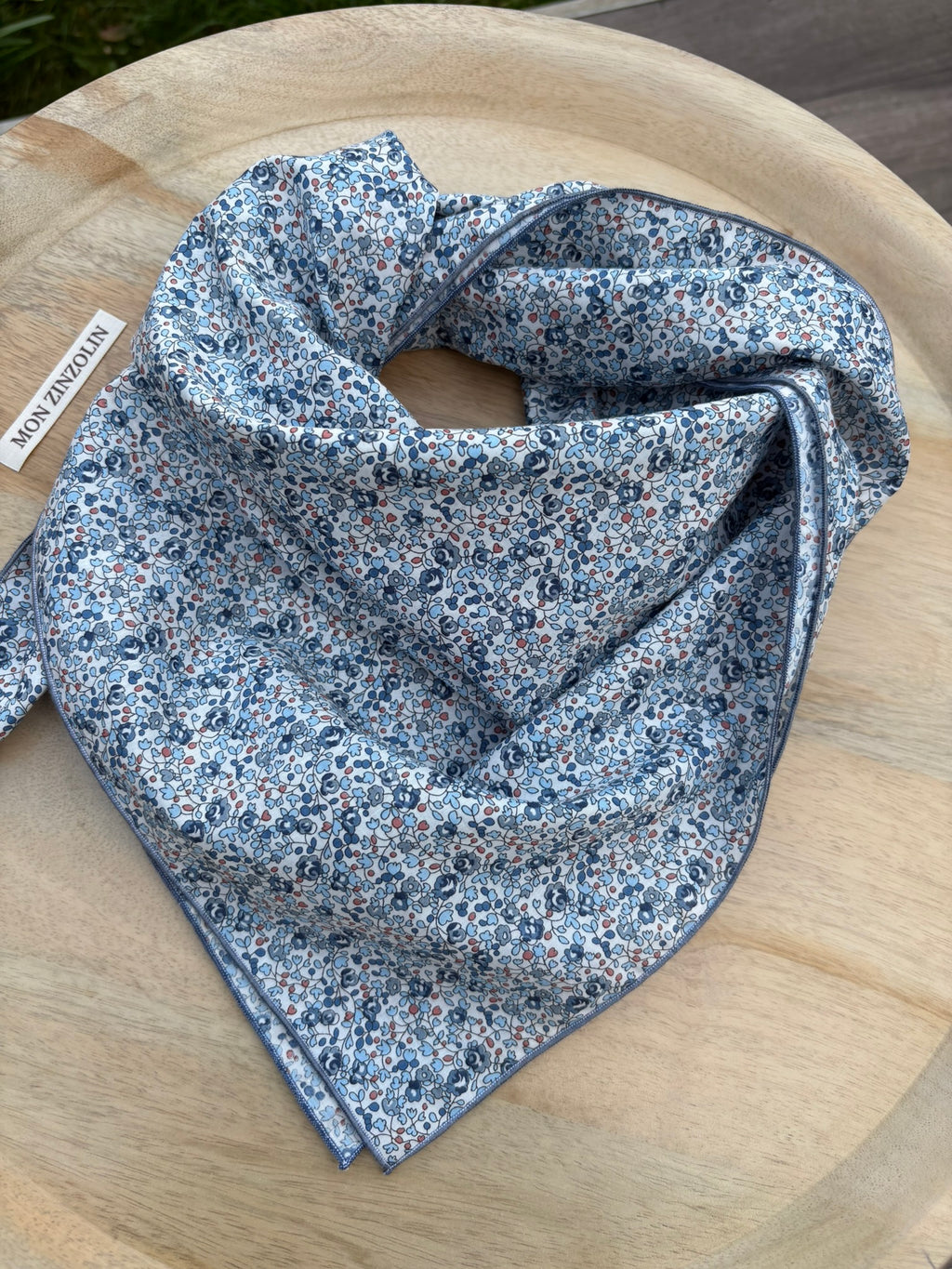 Mon Zinzolin bandana en liberty of tana lawn bleu modèle Eloise