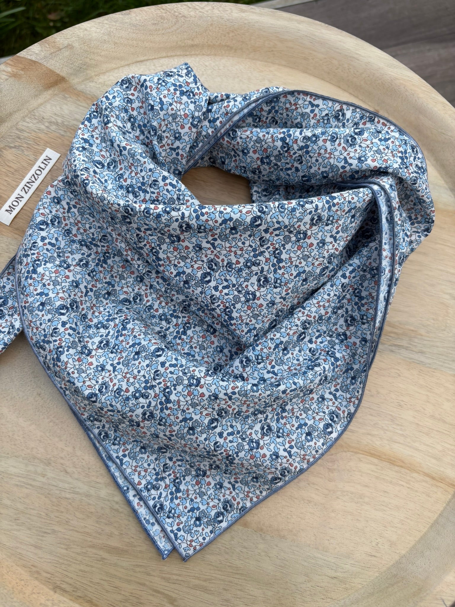 Mon Zinzolin bandana en liberty of tana lawn bleu modèle Eloise