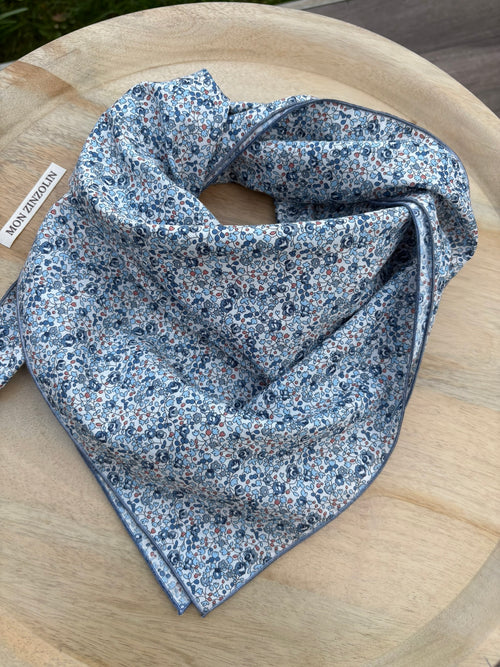 Mon Zinzolin bandana en liberty of tana lawn bleu modèle Eloise