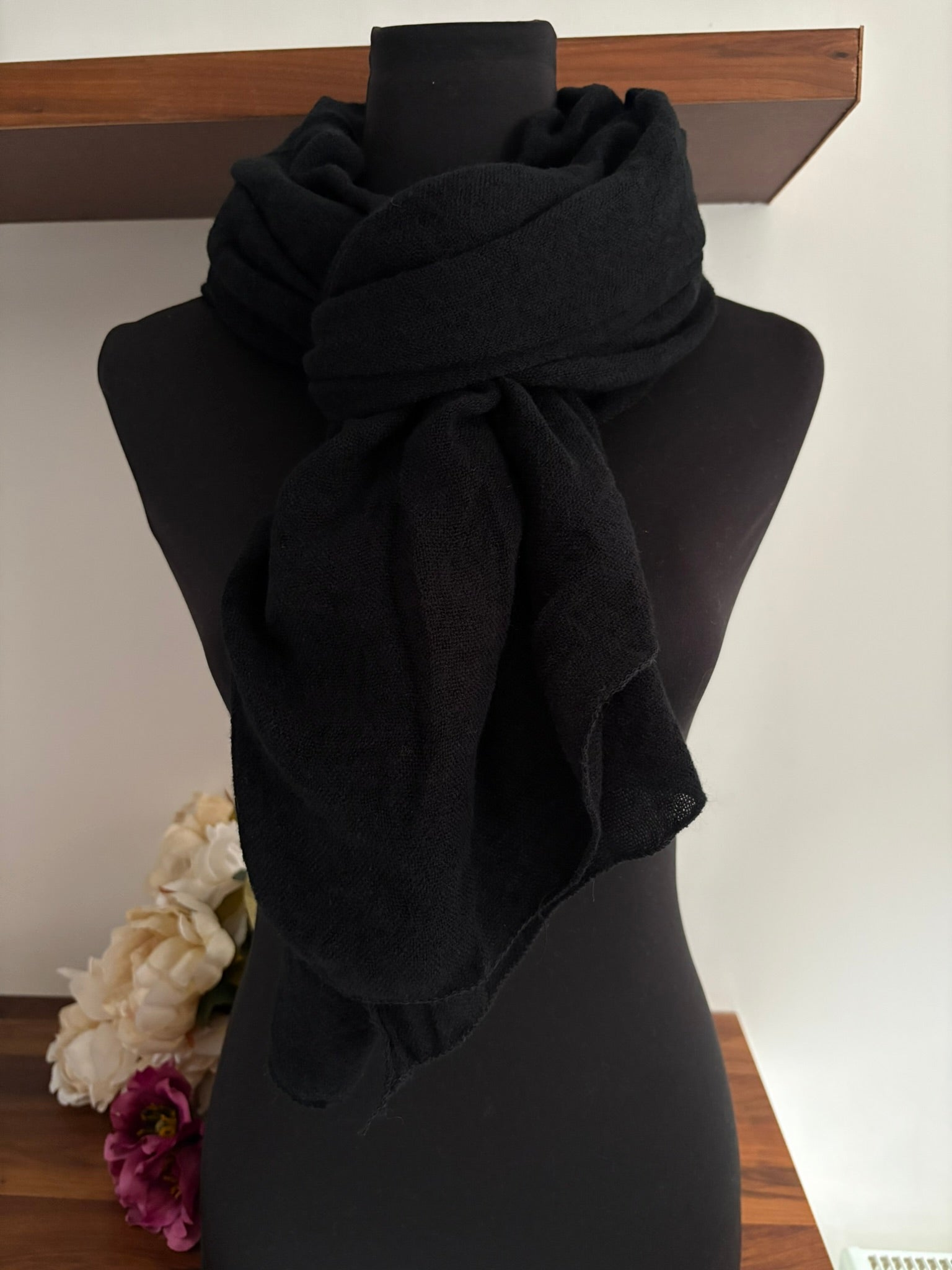 Echarpe noire en laine 