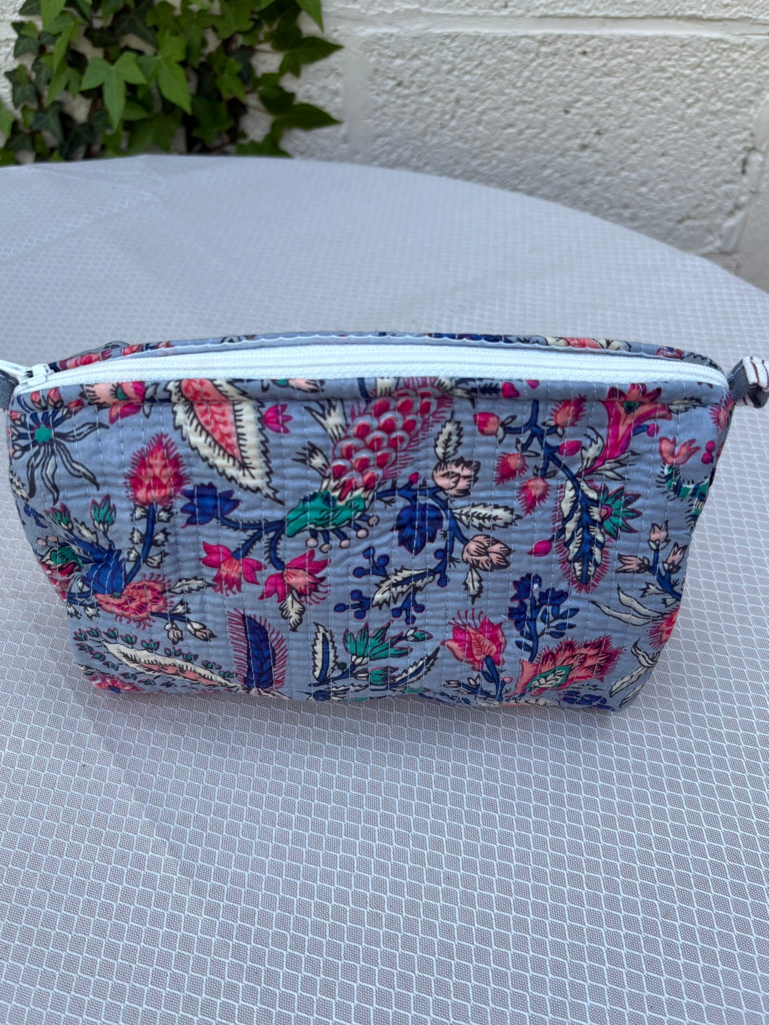 Trousse de toilette matelassée  "Floraison Boréale"