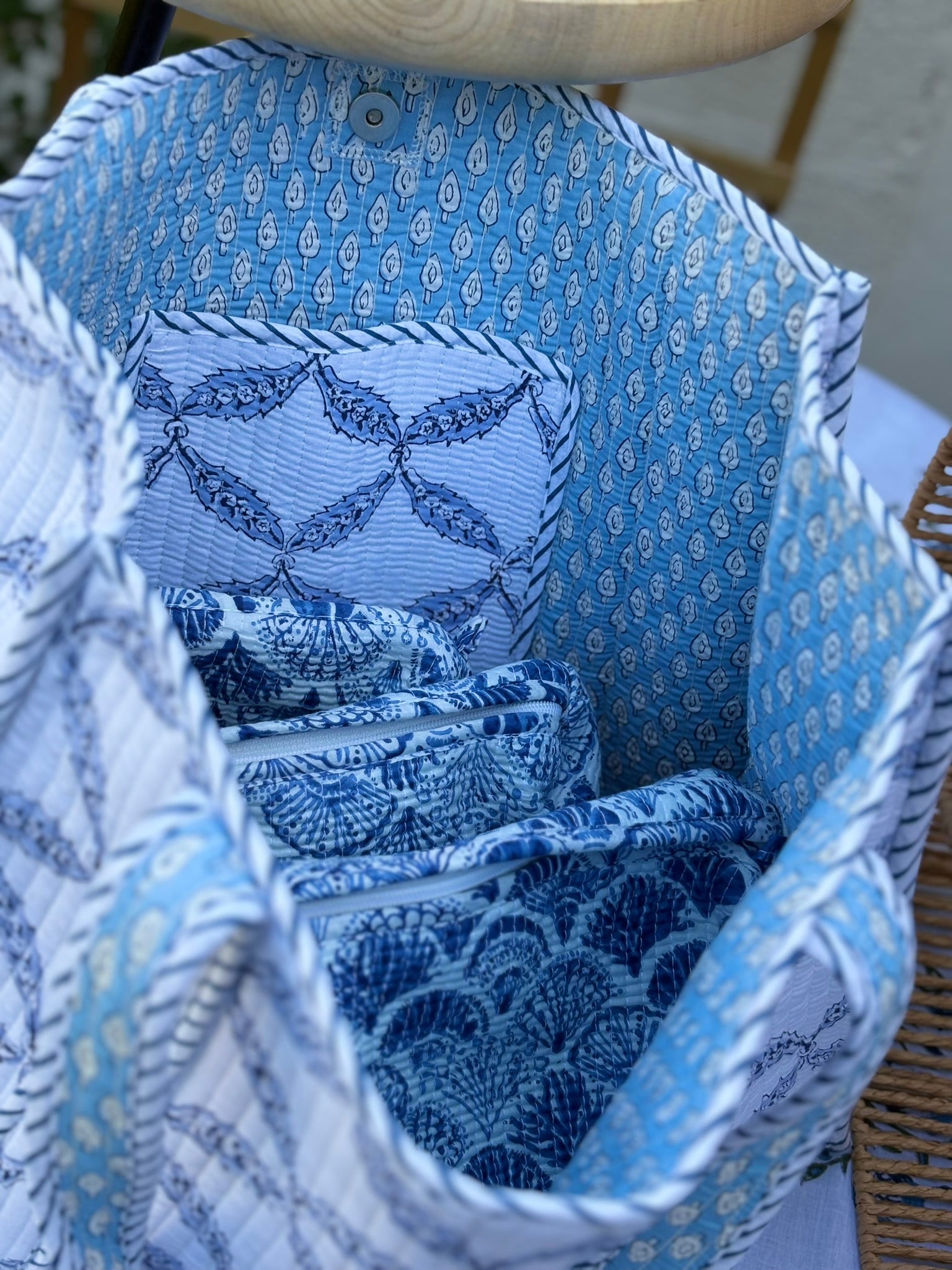 Trousse de toilette matelassée "Coquillage bleu"
